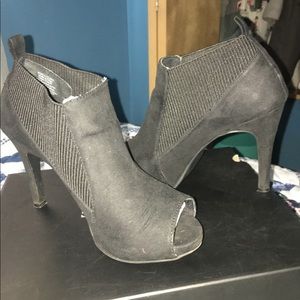 Vera Wang heels 6.5